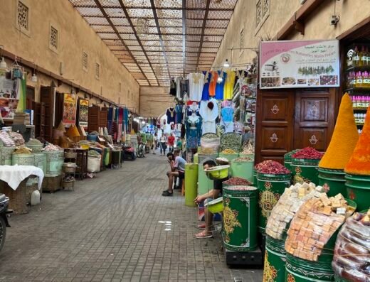 Marché Aux Epices de la place des Ferblantiers (ancien quartier Juif)