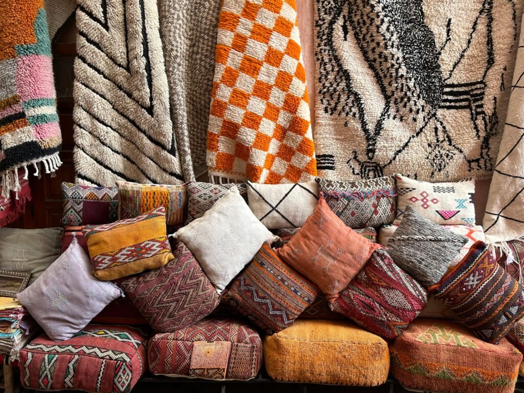 artisanat Marrakech
que ramener de Marrakech
shopping Marrakech souks
tapis berbère Marrakech
expédition artisanat Marrakech